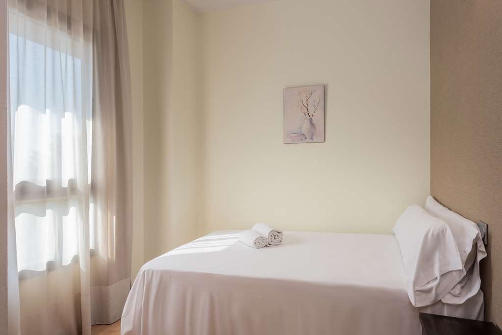 Madrid Airport Suites, Affiliated By Melia Room photo